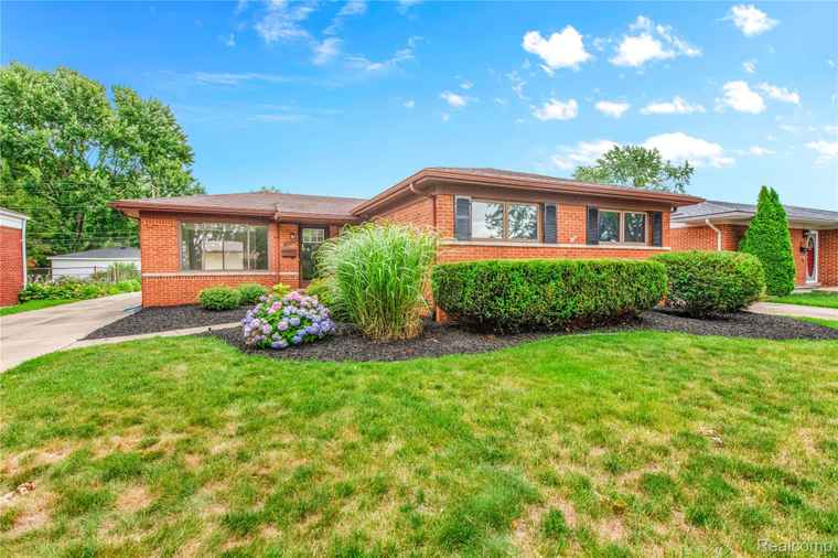 Photo of 31424 Marilyn Dr Warren, MI 48093