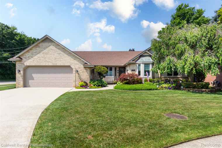 Photo of 36166 Allen St Livonia, MI 48154