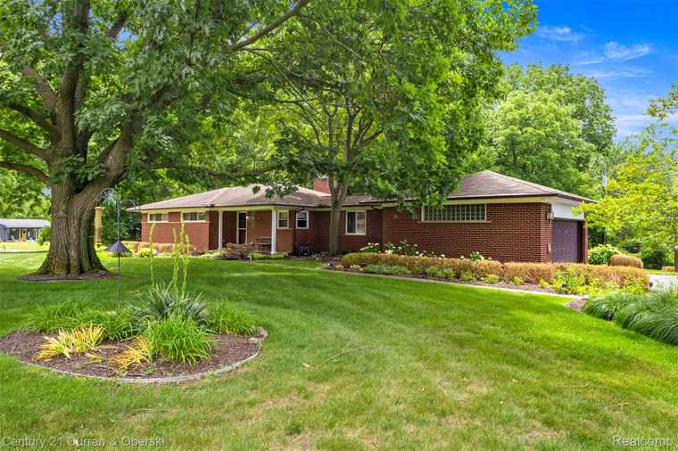 Photo of 35209 Dewberry St Farmington Hills, MI 48331