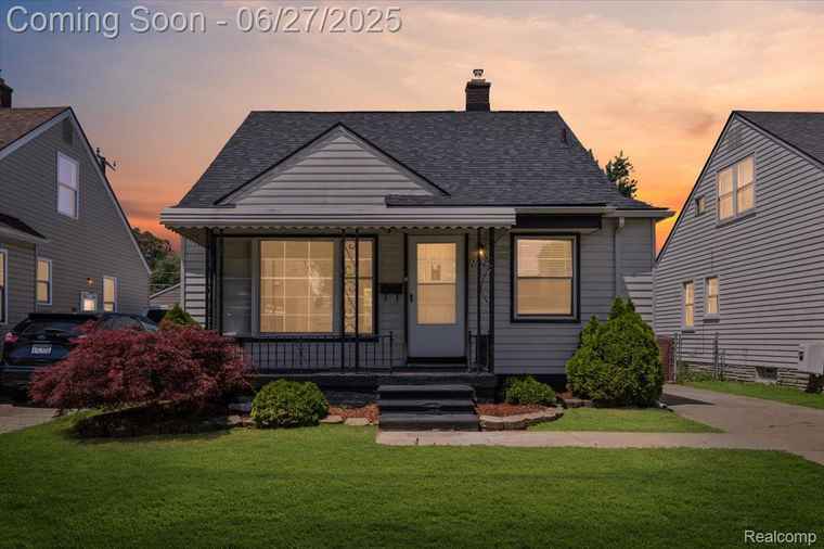 Photo of 21525 Syracuse Ave Warren, MI 48091