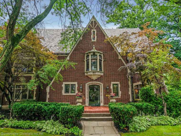 Photo of 19391 Suffolk Dr Detroit, MI 48203