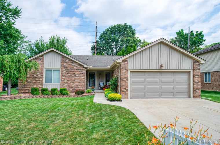 Photo of 31260 Mayville St Livonia, MI 48152