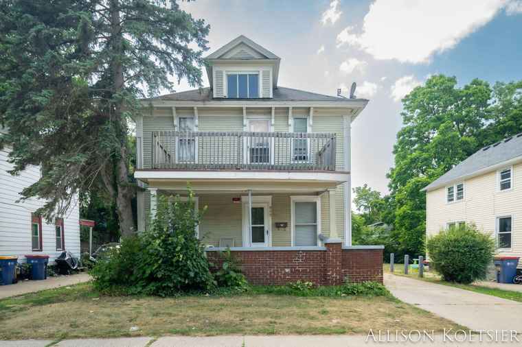 Photo of 945 Kalamazoo Ave SE Grand Rapids, MI 49507