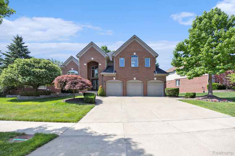 Photo of 24609 Cavendish Ave E Novi, MI 48375