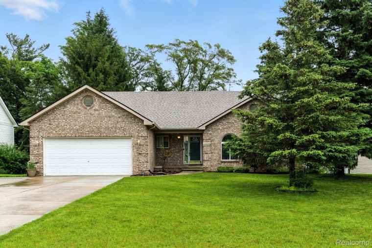 Photo of 22288 Cass St Farmington, MI 48335