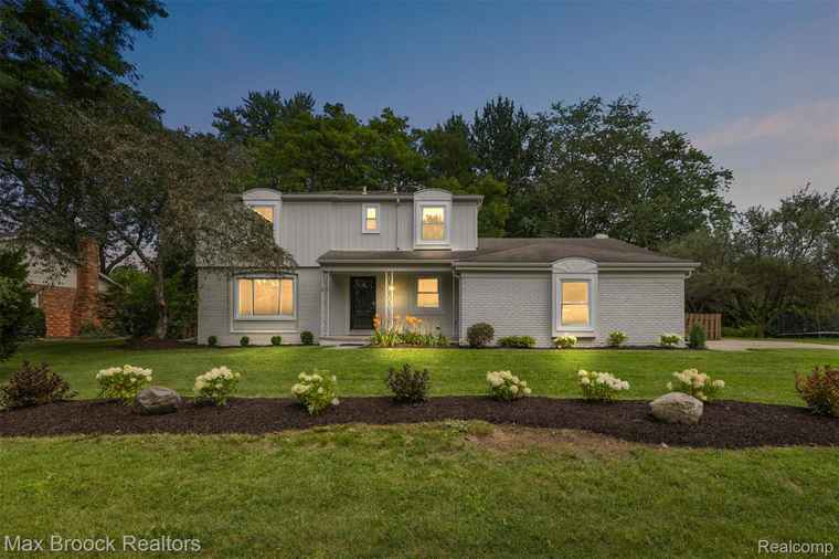 Photo of 5362 Hertford Dr Troy, MI 48085