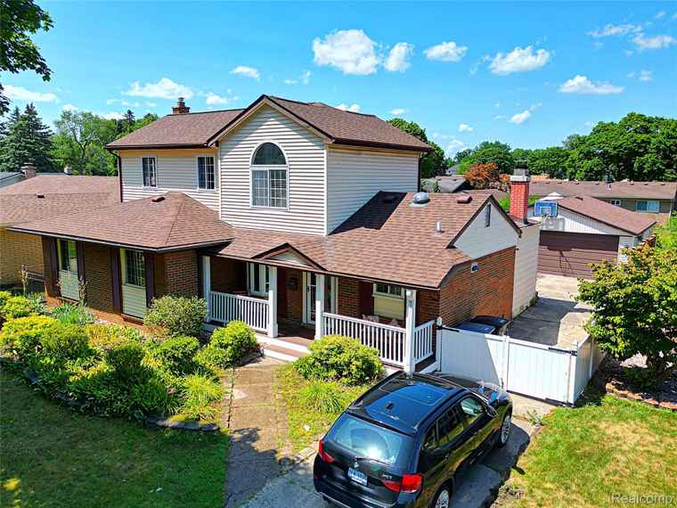 Photo of 39362 Allen St Livonia, MI 48154