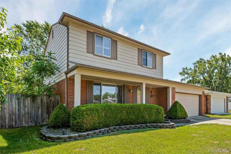Photo of 2882 Samuel Dr Troy, MI 48083