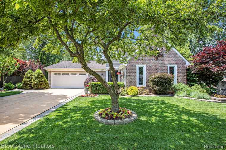 Photo of 4057 Cypress Dr Troy, MI 48085