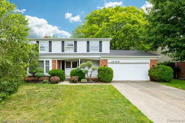 Photo of 16310 Levan Rd Livonia, MI 48154