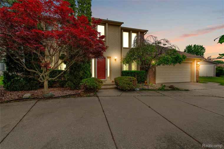 Photo of 30239 Essex Dr Farmington Hills, MI 48331