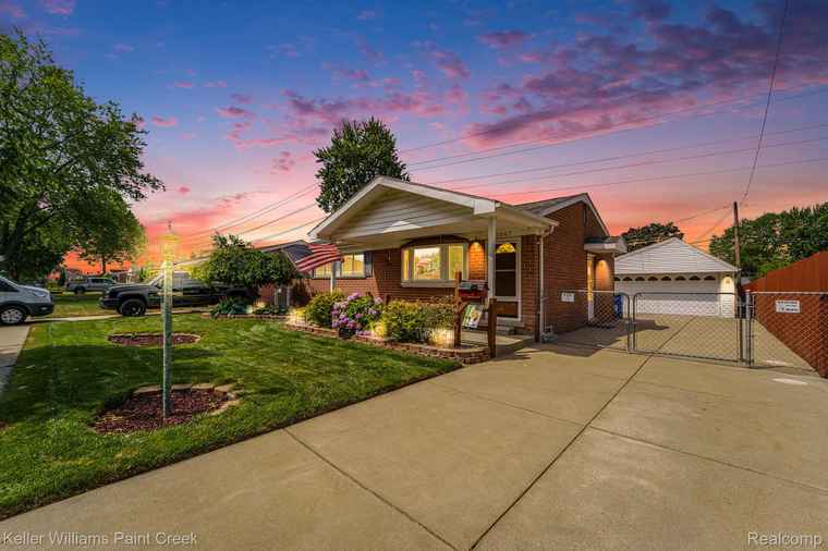 Photo of 30567 Flanders Ave Warren, MI 48088