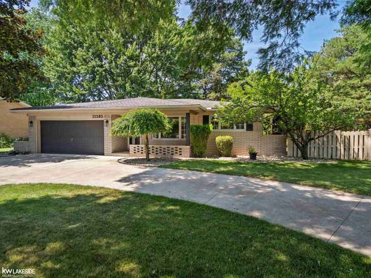 Photo of 11585 Chicago Rd Warren, MI 48093