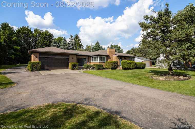 Photo of 44620 W 11 Mile Rd Novi, MI 48375