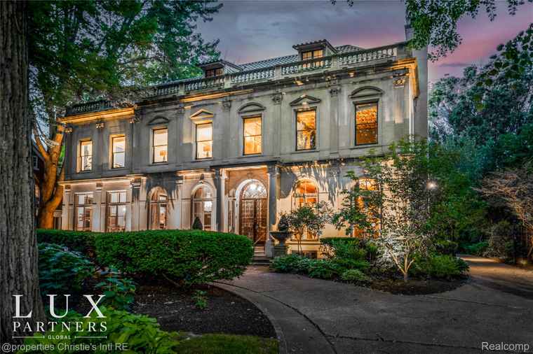 Photo of 2150 Iroquois St Detroit, MI 48201