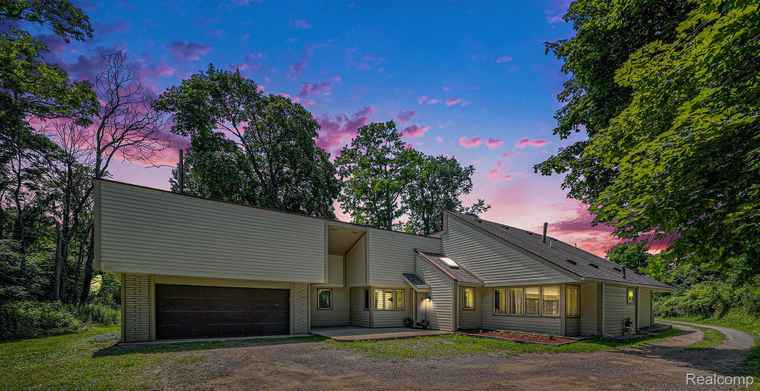 Photo of 36680 Howard Rd Farmington, MI 48331