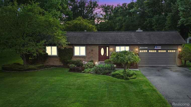 Photo of 24435 Springbrook Dr Farmington Hills, MI 48336