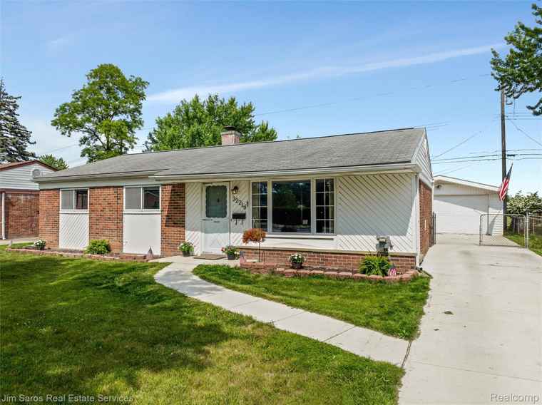 Photo of 32216 Exeter Dr Warren, MI 48092