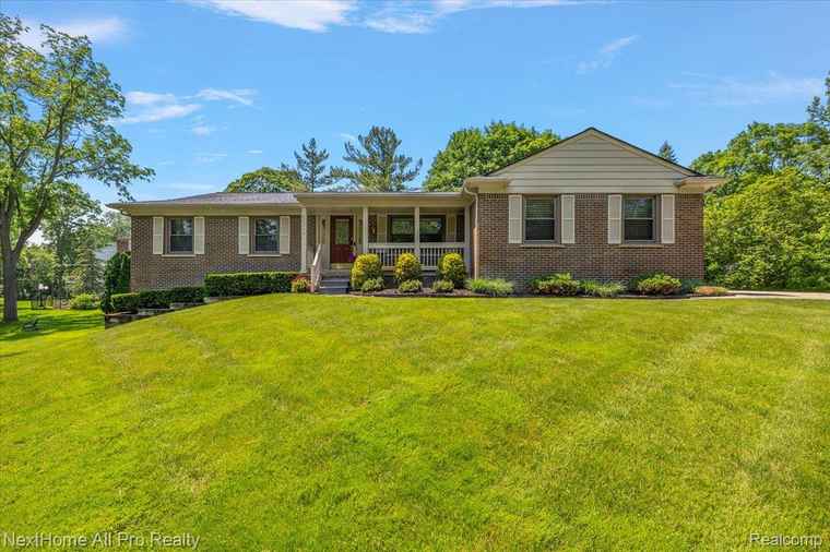 Photo of 22219 Connemara Dr Northville, MI 48167