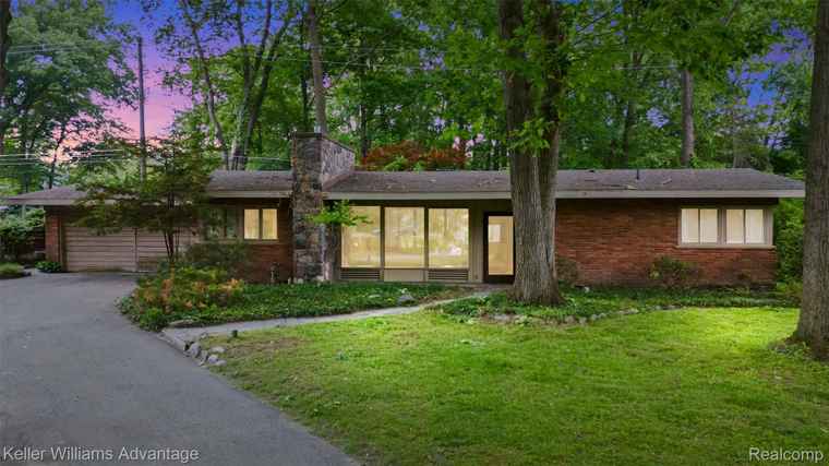 Photo of 17550 Mayfield St Northville, MI 48152