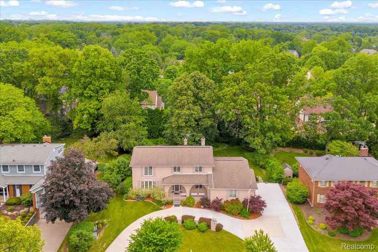 Photo of 2374 Ridge Dr Troy, MI 48098