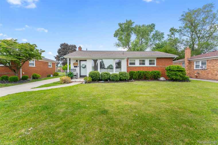 Photo of 35438 Orangelawn St Livonia, MI 48150