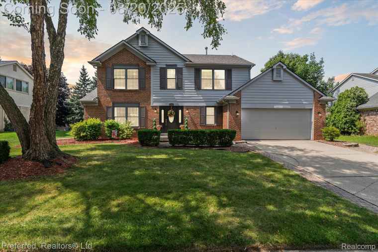 Photo of 24617 Picara Dr Novi, MI 48374