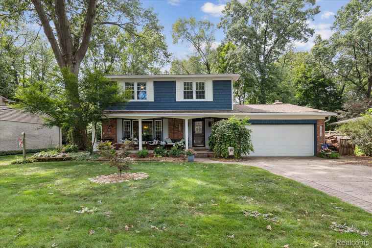 Photo of 15873 Shadyside Dr Livonia, MI 48154