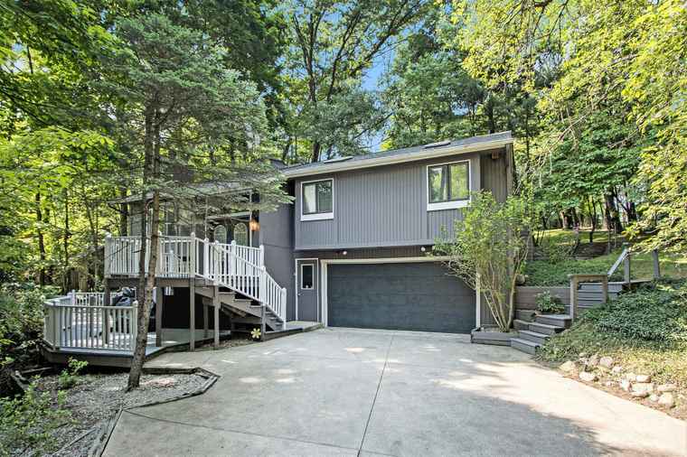 Photo of 2730 Kensington Dr Kalamazoo, MI 49008