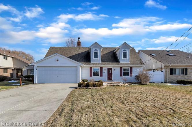 38344 Huron Pointe Dr, Harrison Twp, MI 48045 | MLS# 2200038470 | Redfin