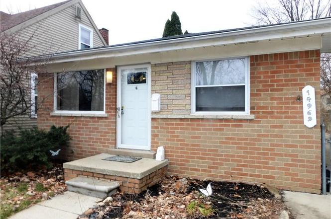 https://ssl.cdn-redfin.com/photo/144/mbpaddedwide/718/genMid.218028718_0.jpg