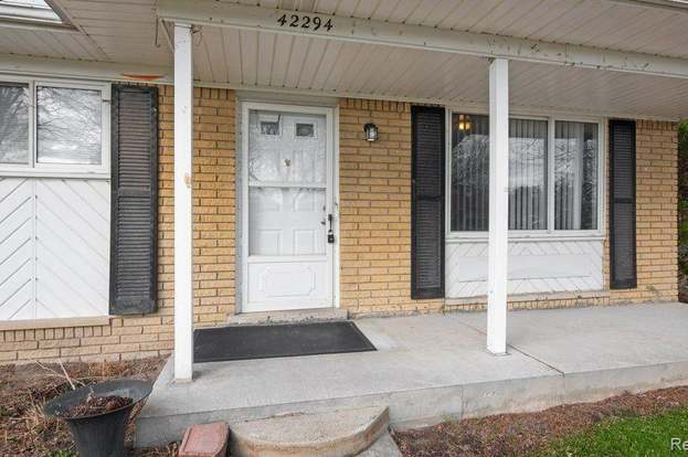 https://ssl.cdn-redfin.com/photo/144/mbphoto/254/genMid.20230017254_1_1.jpg

