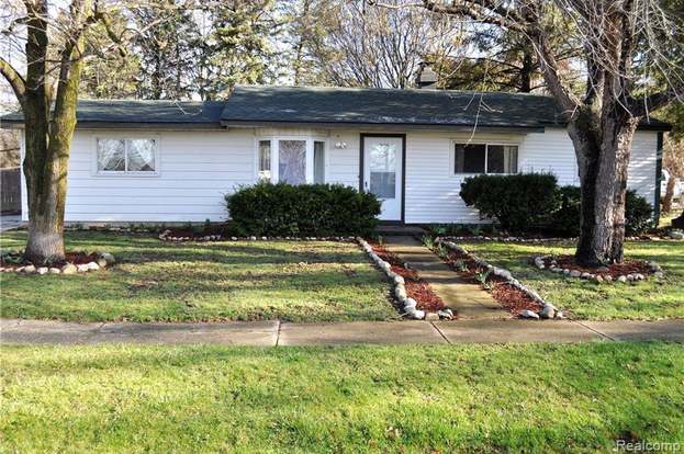 9325 Old Lee Rd Brighton Mi 48116 Mls 219033368 Redfin