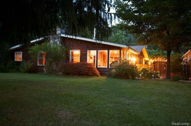 907 Lochaven Rd Waterford Twp Mi 48327 Mls 213120441 Redfin