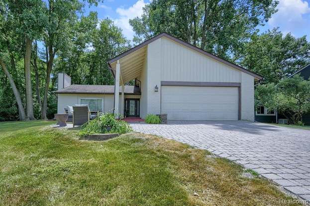 5469 S Piccadilly West Bloomfield Twp Mi 422 Mls Redfin