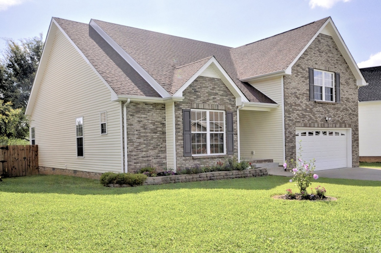 684 Foxfield Dr, Clarksville, TN 37042 | MLS# 2146085 | Redfin