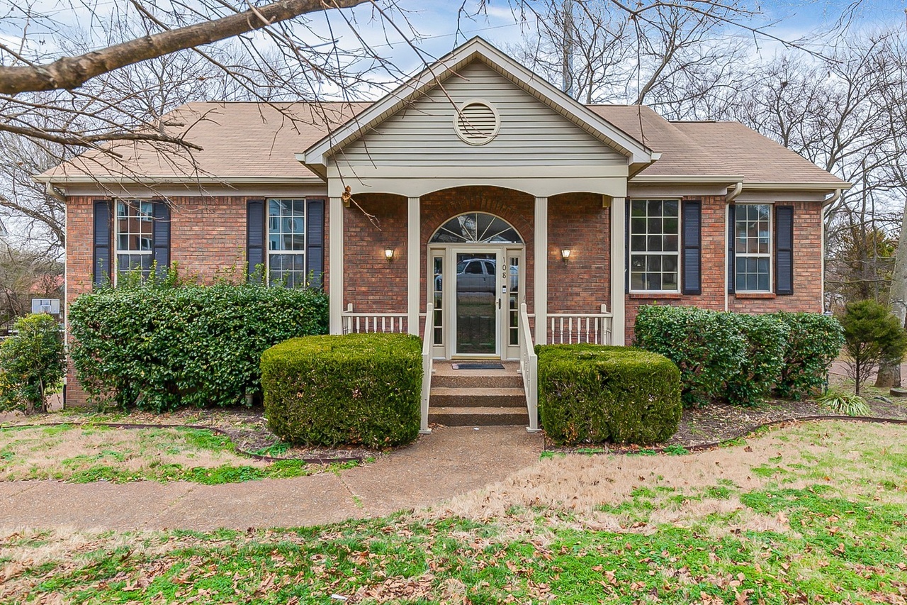 108 Newport Ln, Hendersonville, TN 37075 MLS 2218153 Redfin