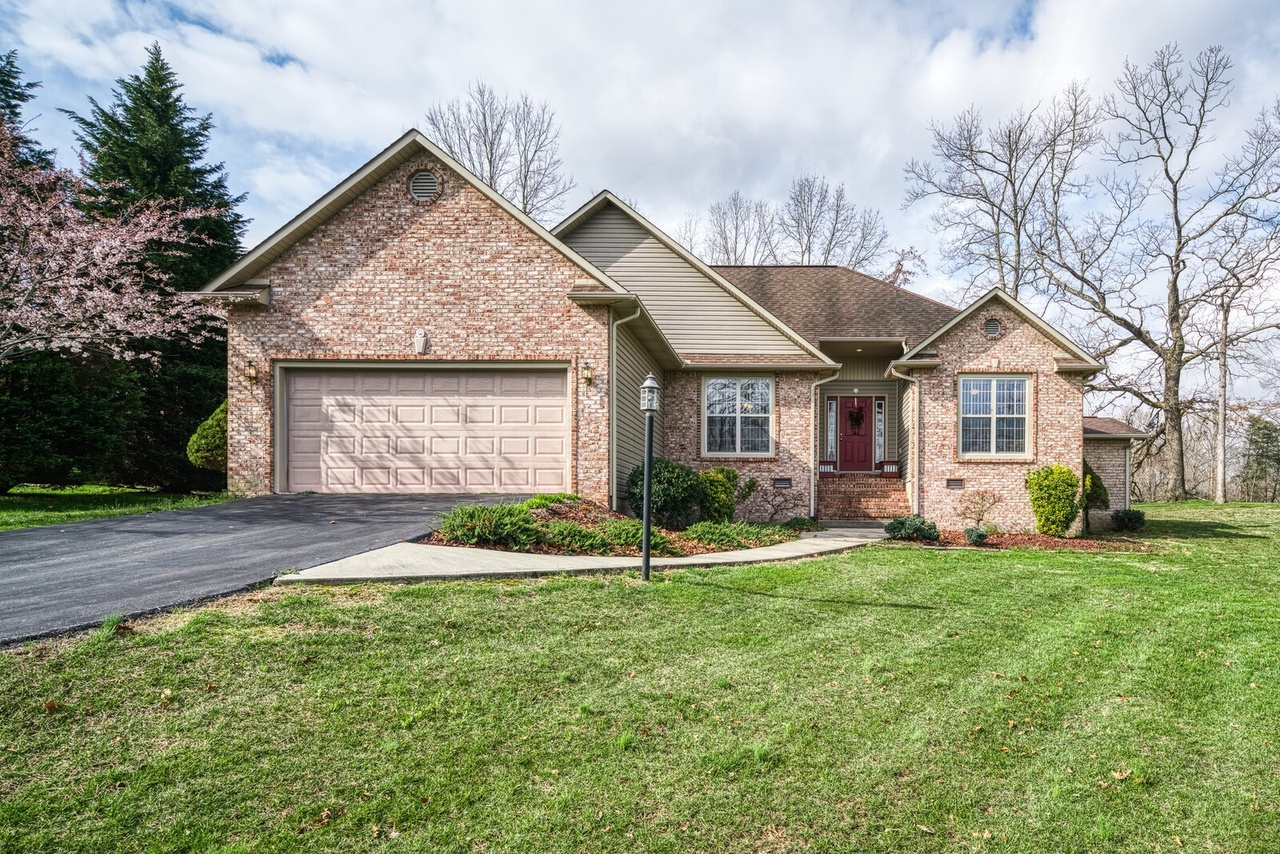 895 East Deer Creek Dr Crossville TN 38571 MLS# 2238933 Redfin 895 East Deer Creek Dr Crossville TN 38571 MLS# 2238933 Redfin