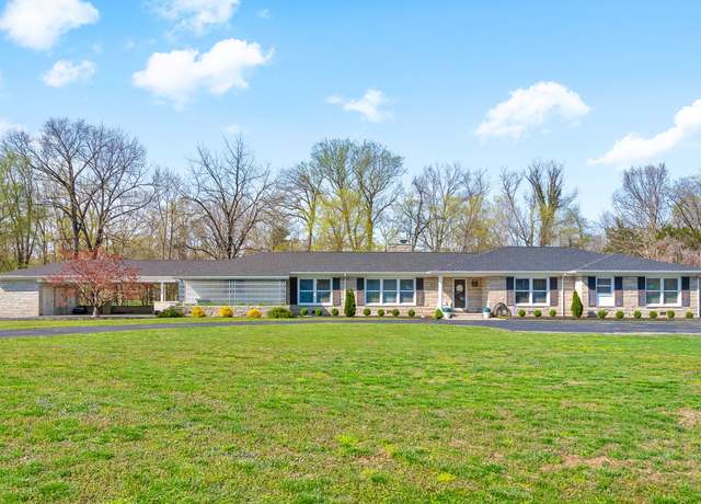 Property at 304 W Riverwood Dr, Hopkinsville, KY 42240, 4 beds, 3.5 baths