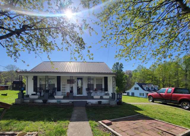 Property at 232 Oakwood St, Sparta, TN 38583, 3 beds, 1 bath