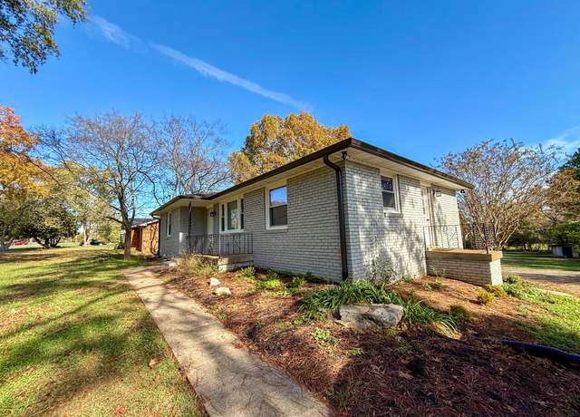 Property at 137 Maple Dr, Hendersonville, TN 37075, 6 beds, 3.5 baths