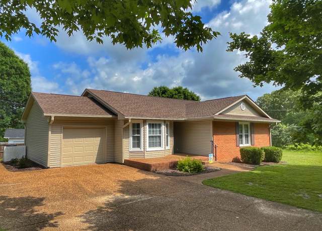 Property at 403 Mockingbird Ln, Dickson, TN 37055, 3 beds, 2 baths