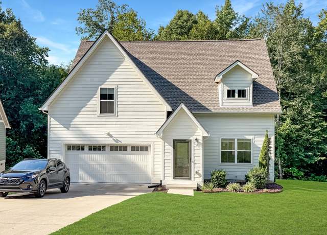 Property at 731 Hogan Rd, Clarksville, TN 37043, 4 beds, 2.5 baths