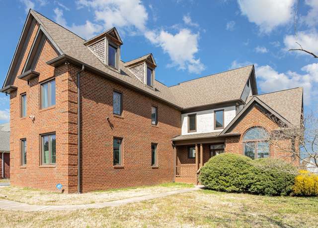 Property at 106 Tenby Dr, Murfreesboro, TN 37127, 4 beds, 2.5 baths