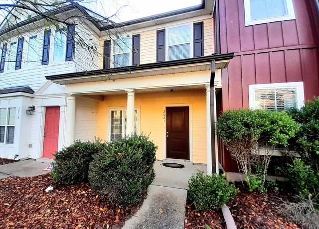Property at 2021 Hemlock Dr, Spring Hill, TN 37174, 2 beds, 2.5 baths