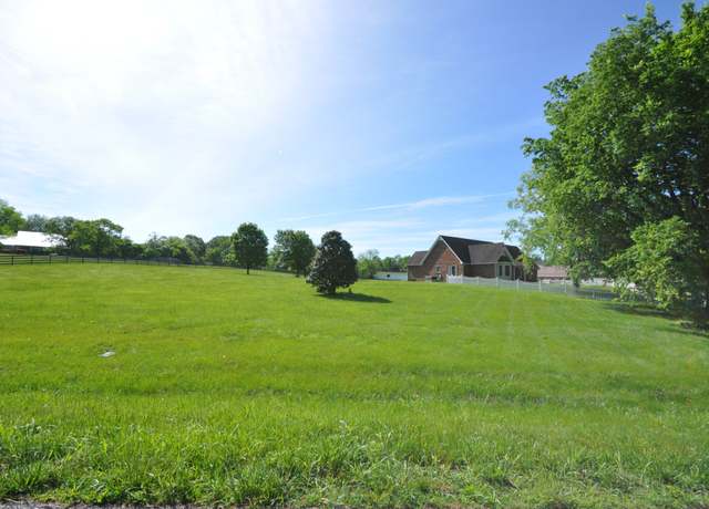 Property at 5620 Sango Rd, Clarksville, TN 37043, 3 beds, 3 baths