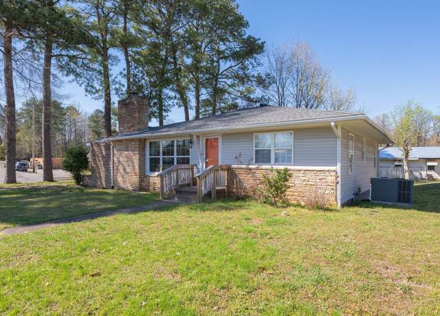 Property at 300 Holmes St, Lexington, TN 38351, 2 beds, 1 bath
