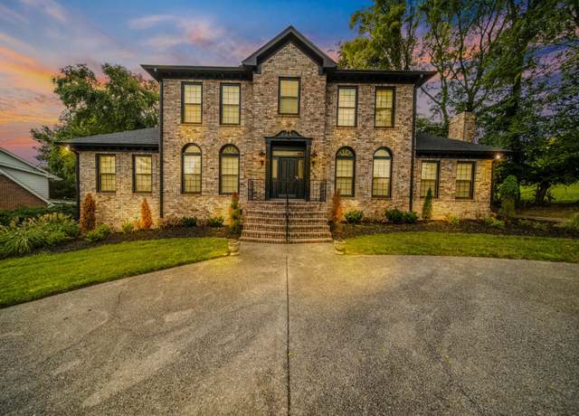 Property at 606 Cumberland Hills Dr, Hendersonville, TN 37075, 4 beds, 4.5 baths