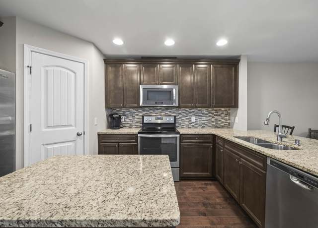 Property at 3107 Cedar Cottage Dr, Hermitage, TN 37076, 2 beds, 2.5 baths
