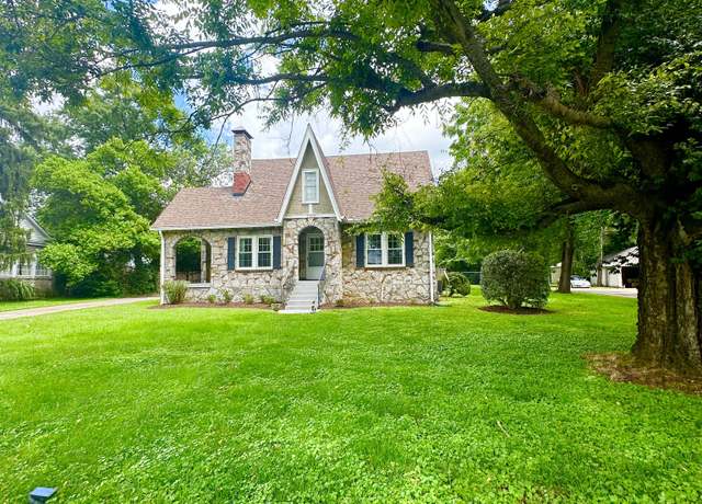 Property at 103 Fairway Dr, Nashville, TN 37214, 3 beds, 2 baths